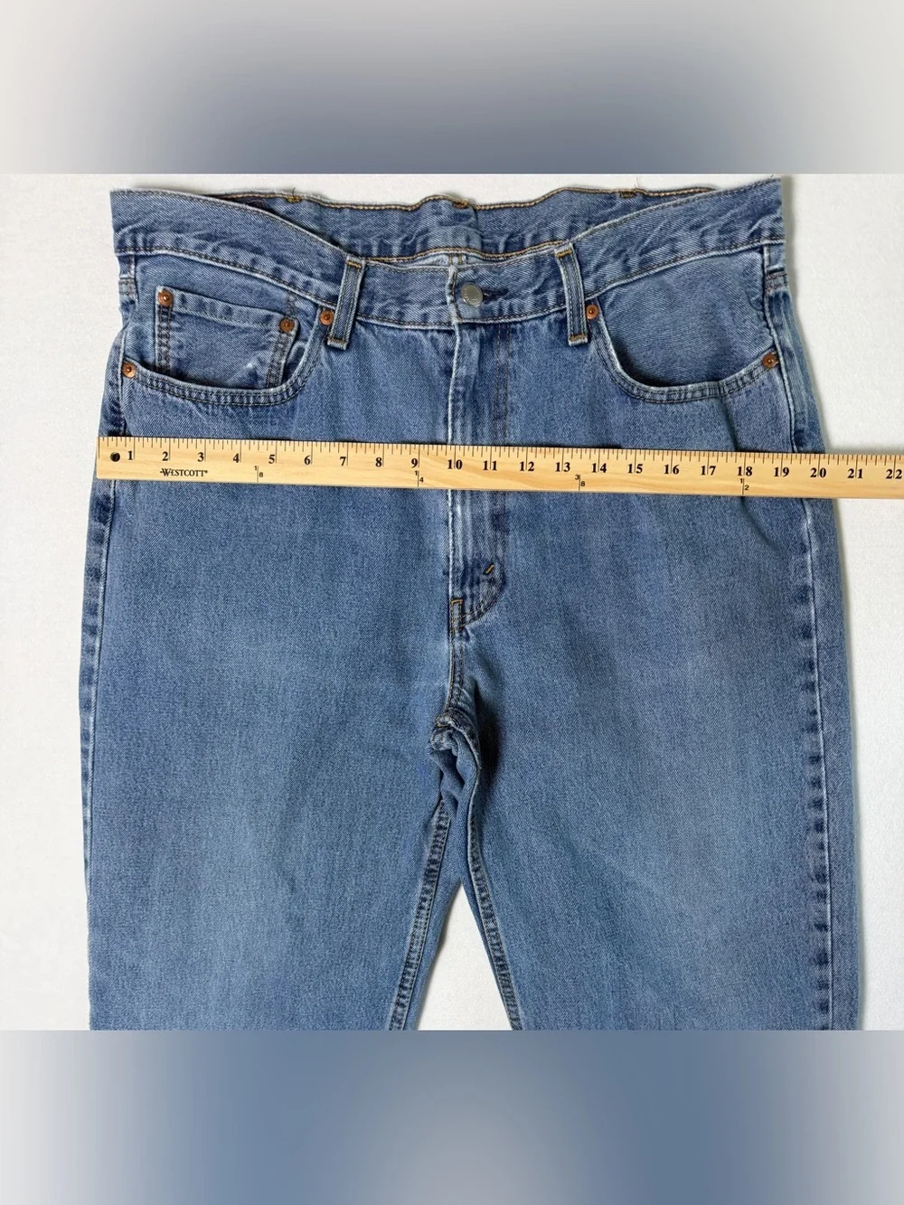 Levi's 550 Medium Wash Jeans, Actual Fit 36 X 31 READ DESCRIPTION